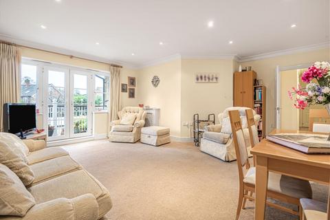 2 bedroom flat for sale, Westpole Avenue, Cockfosters, EN4