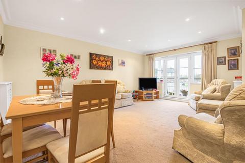2 bedroom flat for sale, Westpole Avenue, Cockfosters, EN4
