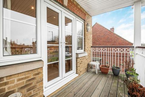 2 bedroom flat for sale, Westpole Avenue, Cockfosters, EN4