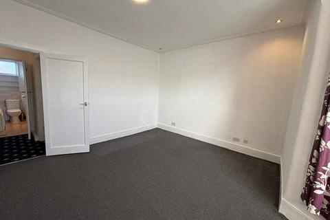 2 bedroom flat to rent, First Floor Flat 63 Kingswood Road Ilford IG3 8UB