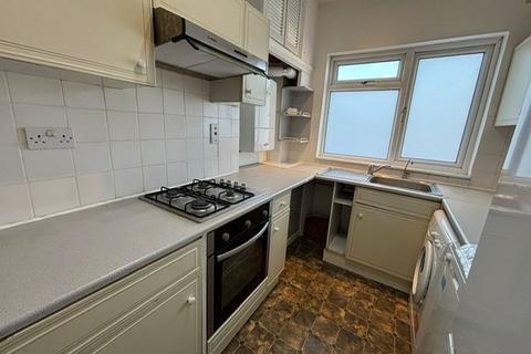 2 bedroom flat to rent, First Floor Flat 63 Kingswood Road Ilford IG3 8UB