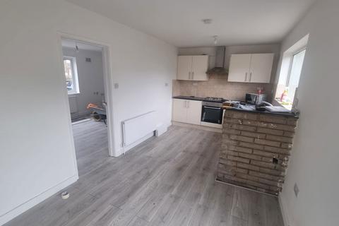 3 bedroom semi-detached house to rent, Whitethorn Avenue, Yiewsley, West Drayton, UB7 8JY