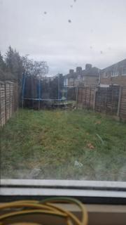 3 bedroom semi-detached house to rent, Whitethorn Avenue, Yiewsley, West Drayton, UB7 8JY
