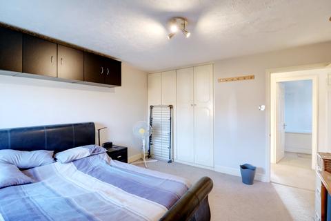 1 bedroom maisonette for sale, Bernice Close, Rainham RM13
