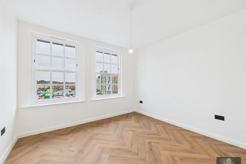 1 bedroom apartment to rent, High street, crawley RH10