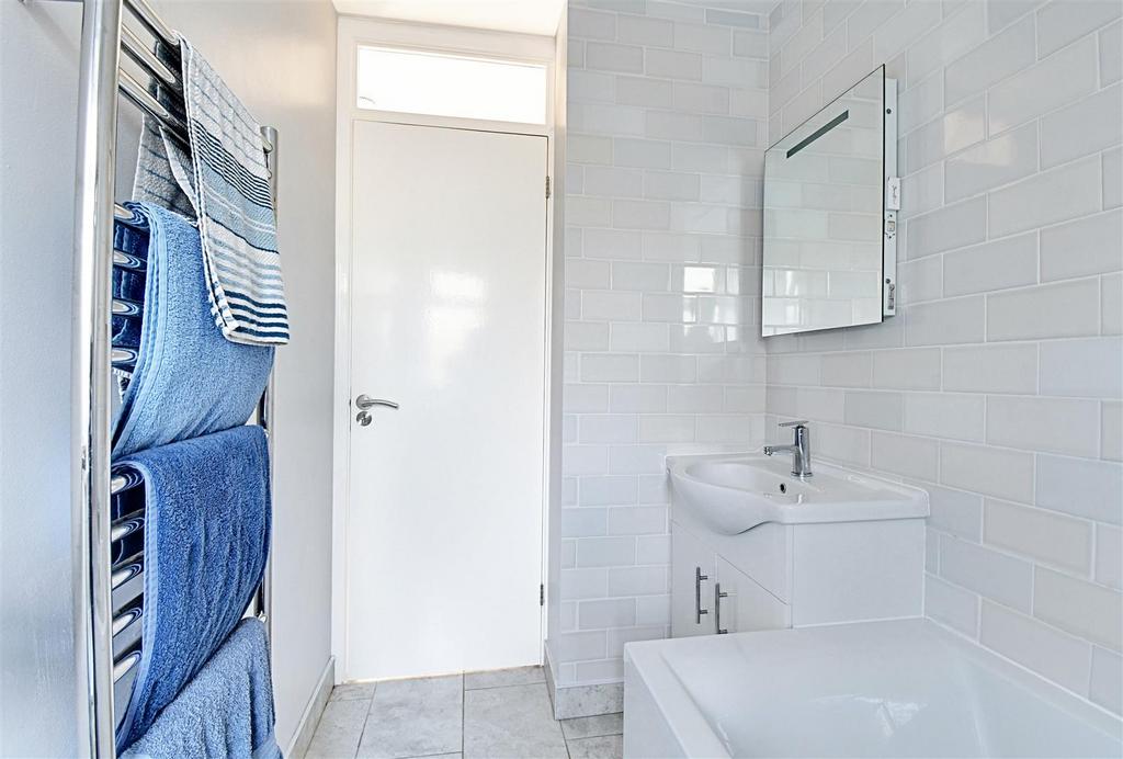 Bathroom 2.jpg