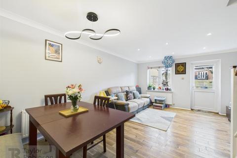 2 bedroom semi-detached house for sale, Beechside, Southgate, Crawley