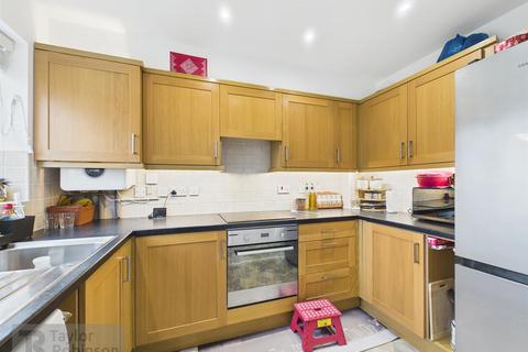 2 bedroom semi-detached house for sale, Beechside, Southgate, Crawley