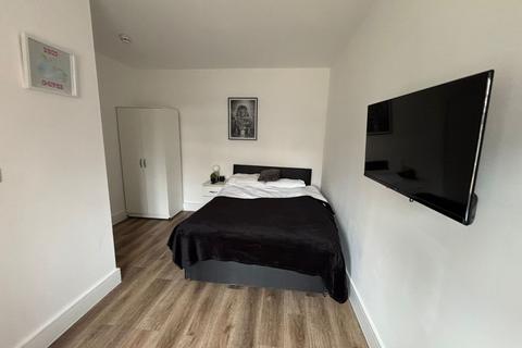 1 bedroom in a house share to rent, Woodstock Gardens, Hayes UB4