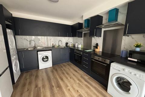 1 bedroom in a house share to rent, Woodstock Gardens, Hayes UB4
