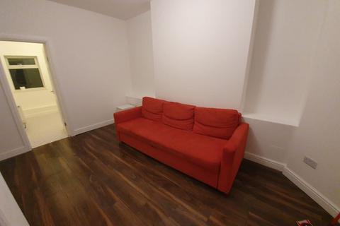 3 bedroom end of terrace house to rent, Monmouth Street, Riverside, Cardiff, CF11