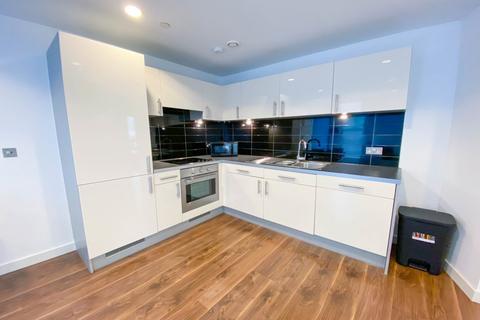 3 bedroom apartment to rent, The Heart, Media City UK, Salford, M50