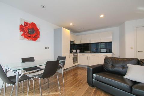 3 bedroom apartment to rent, The Heart, Media City UK, Salford, M50