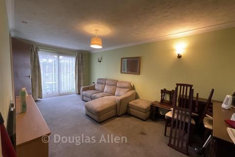 1 bedroom ground floor flat for sale, Portland Close, Romford, Essex