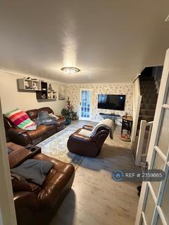 3 bedroom end of terrace house to rent, Siskin Close, Bushey, WD23