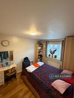 3 bedroom end of terrace house to rent, Siskin Close, Bushey, WD23