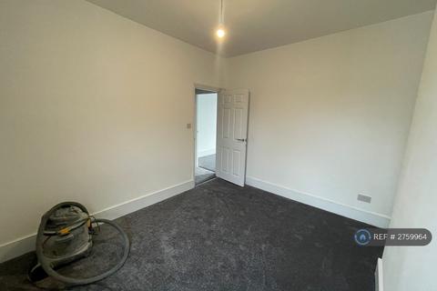 2 bedroom maisonette to rent, Honley Road, London, SE6