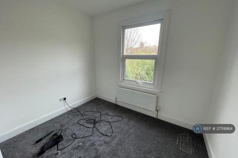 2 bedroom maisonette to rent, Honley Road, London, SE6