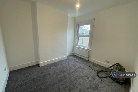 2 bedroom maisonette to rent, Honley Road, London, SE6