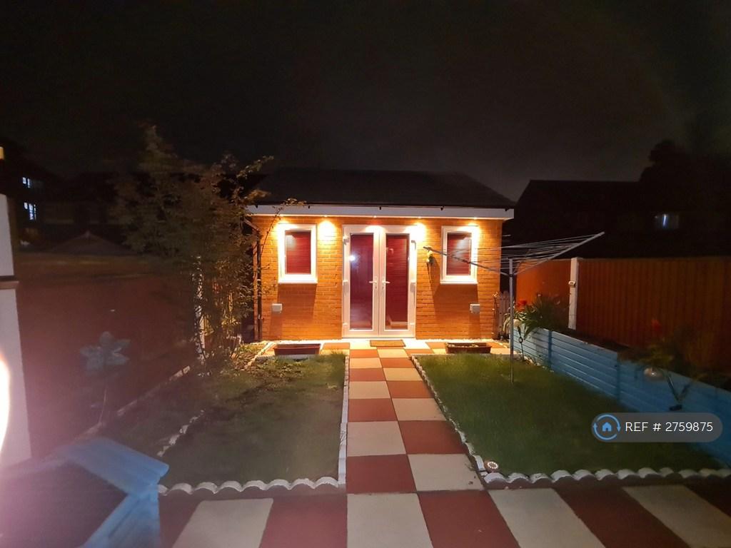 Garden / Outbuilding