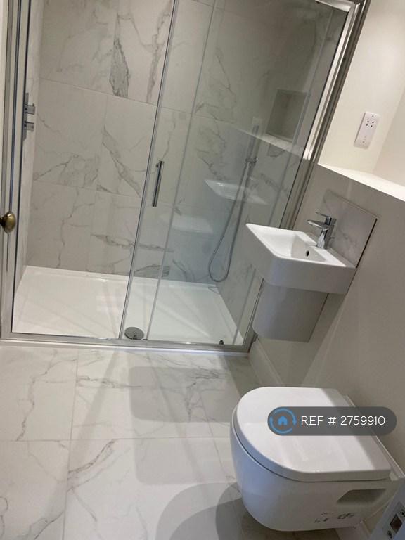 Master En-Suite