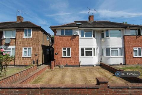 3 bedroom maisonette to rent, Culvers Avenue, Carshalton, SM5