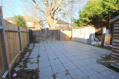 3 bedroom maisonette to rent, Culvers Avenue, Carshalton, SM5