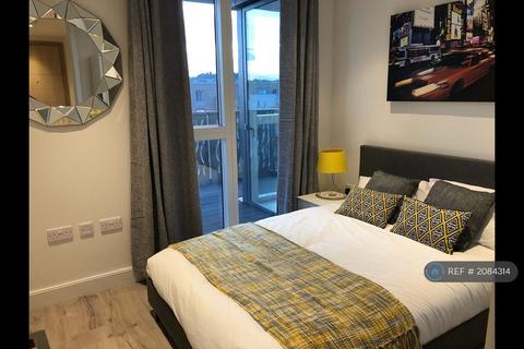 2 bedroom flat to rent, High Street, London, N8