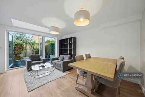 2 bedroom semi-detached house to rent, Park Rise Road, London, SE23
