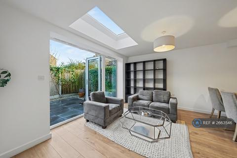 2 bedroom semi-detached house to rent, Park Rise Road, London, SE23