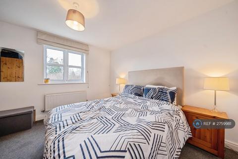 2 bedroom flat to rent, Chapelside Close, Warrington, WA5