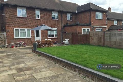 3 bedroom semi-detached house to rent, Hazel Avenue, West Drayton, UB7
