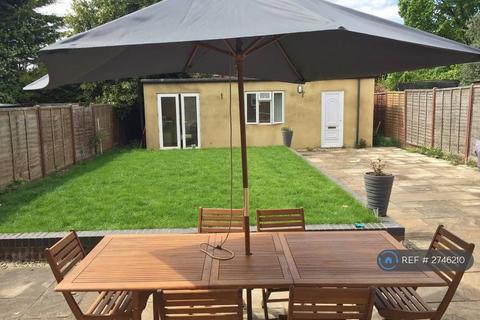 3 bedroom semi-detached house to rent, Hazel Avenue, West Drayton, UB7