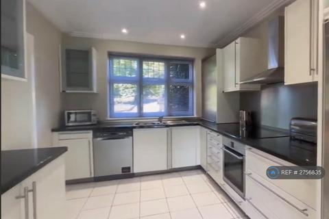 4 bedroom detached house to rent, Waggon Road, Herts, EN4