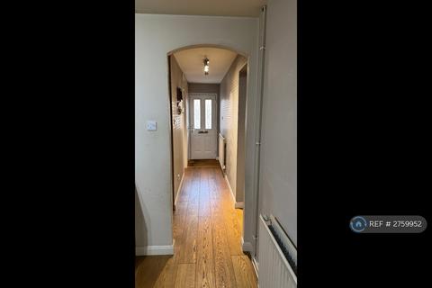 3 bedroom semi-detached house to rent, Greenhill Close, Loughton, Milton Keynes, MK5