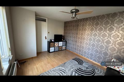 3 bedroom semi-detached house to rent, Greenhill Close, Loughton, Milton Keynes, MK5