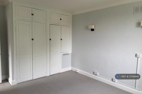 1 bedroom flat to rent, The Paragon, London, SE3
