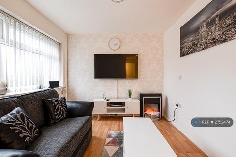 2 bedroom flat to rent, Totland Close, Manchester, M12
