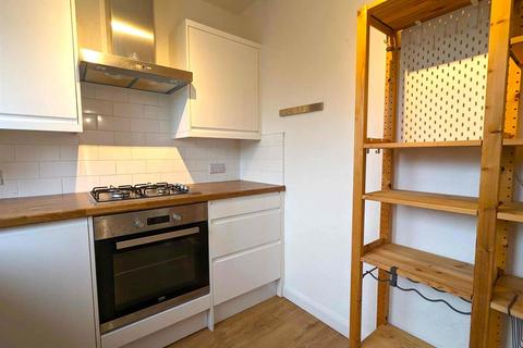 2 bedroom flat to rent, 48 Russell Road, Birmingham B13