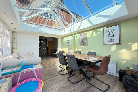 4 bedroom semi-detached house for sale, Parkwood Avenue, Leeds