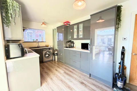 4 bedroom semi-detached house for sale, Parkwood Avenue, Leeds