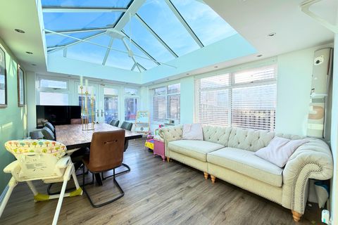 4 bedroom semi-detached house for sale, Parkwood Avenue, Leeds