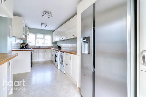 5 bedroom link detached house for sale, Corral Close, Chatham