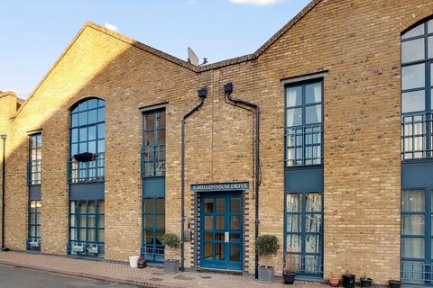 2 bedroom apartment for sale, 8 Millennium Drive, London E14