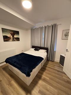 1 bedroom in a house share to rent, Woodstock Gardens, Hayes UB4