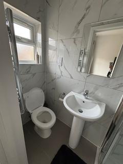 1 bedroom in a house share to rent, Woodstock Gardens, Hayes UB4