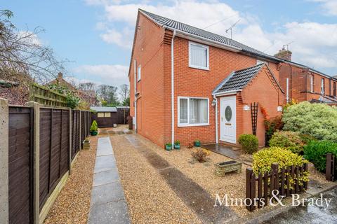 2 bedroom semi-detached house to rent, Kimberley Road, North Walsham, NR28