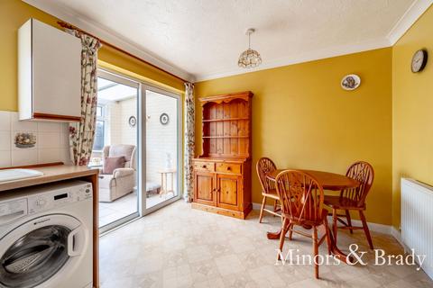 2 bedroom semi-detached house to rent, Kimberley Road, North Walsham, NR28