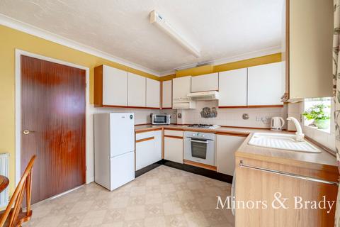 2 bedroom semi-detached house to rent, Kimberley Road, North Walsham, NR28