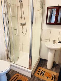 1 bedroom in a house share to rent, High Street, Yiewsley UB7